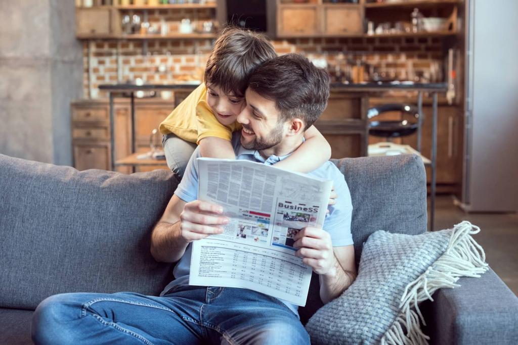 Particulieren - zoon omhelst vader met krant op de bank