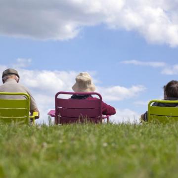 Update Dutch Pension Agreement - people on loungers enjoying nature