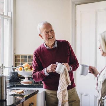 Nieuwe afspraken partnerpensioen - oude man maakt mok droog